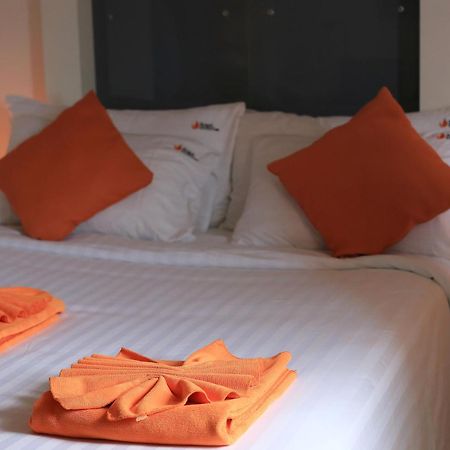 The Original Orange Hotel Накхонсітхаммарат Номер фото