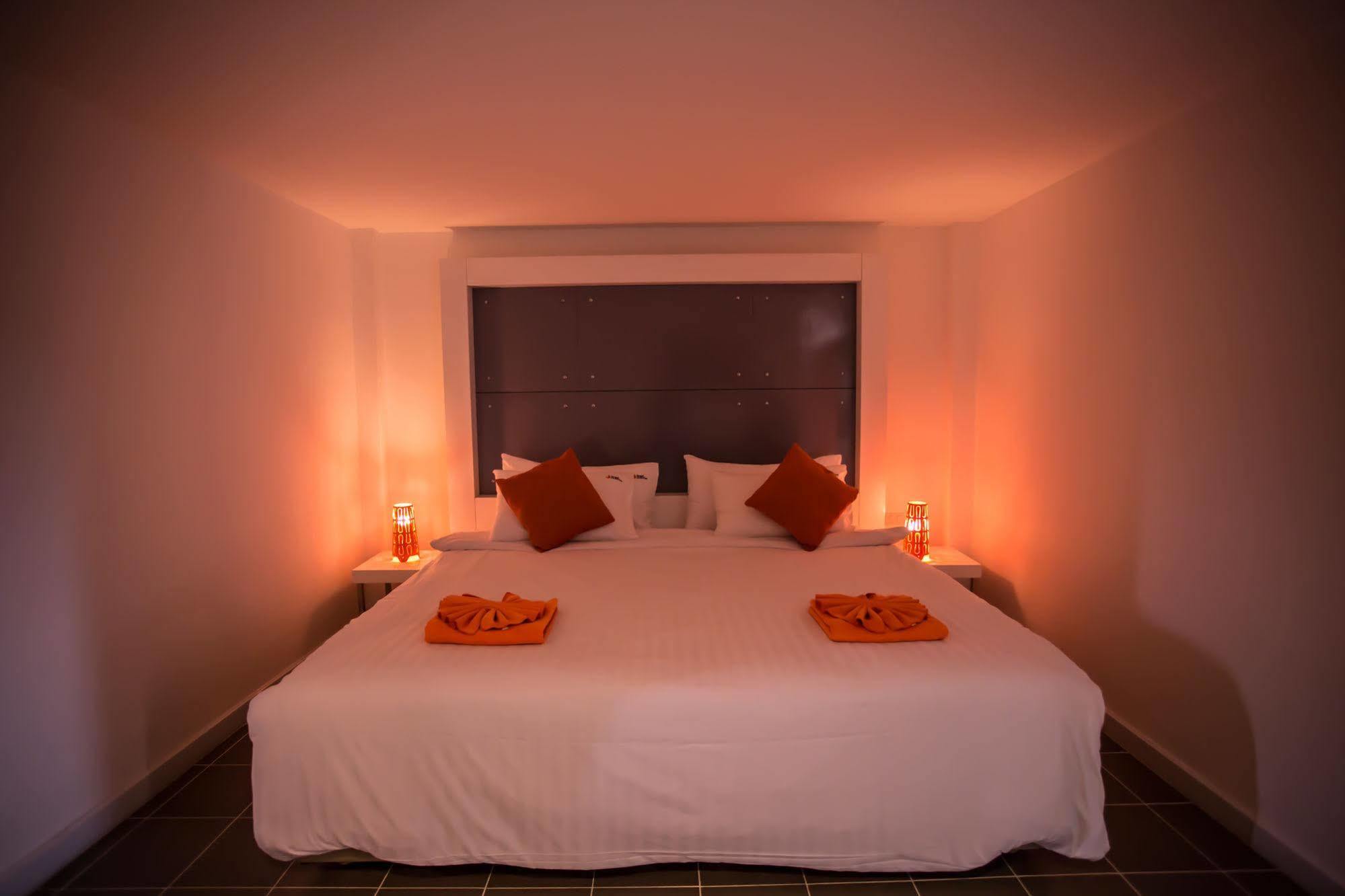 The Original Orange Hotel Накхонсітхаммарат Екстер'єр фото